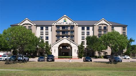 grand prairie hotel arlington tx.